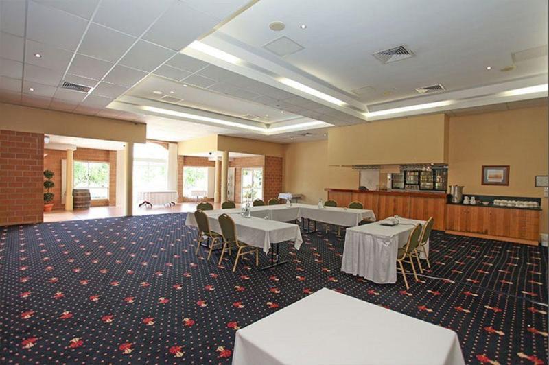 Windmill Motel & Events Centre Маккай Экстерьер фото